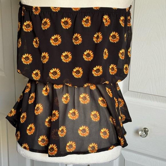 Floral, strapless women’s blouse. Size Jr large - Picture 5 of 7